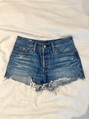 Levi’s Classic Mid-Rise Distressed Denim Shorts - Blue